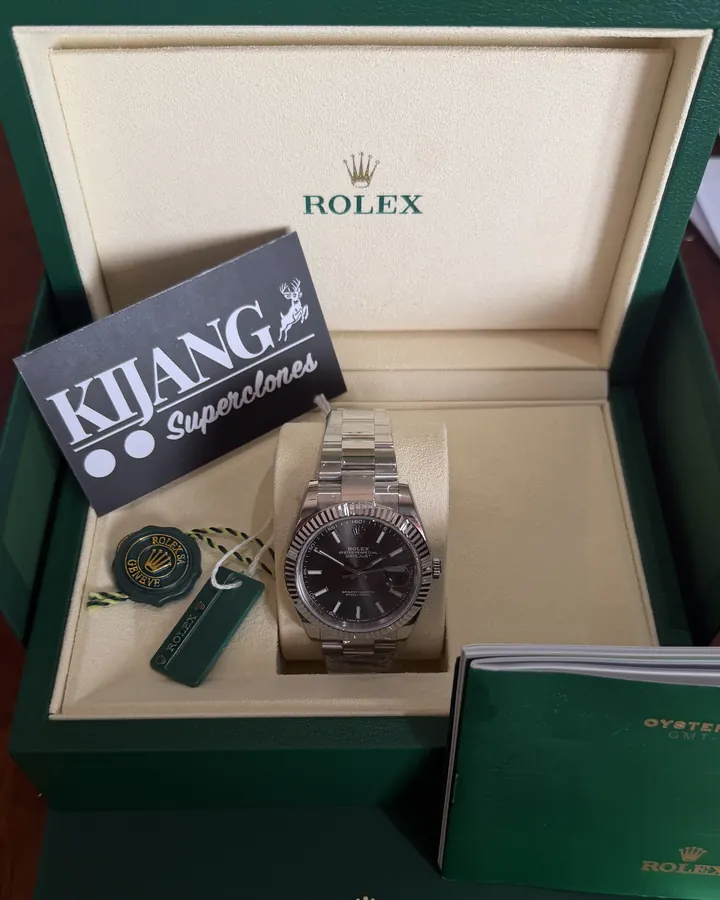 Black Datejust Oyster QC photo