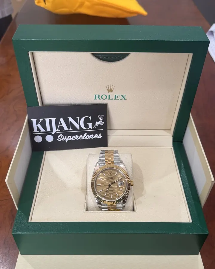 Two-Tone Champagne Motif QC photo