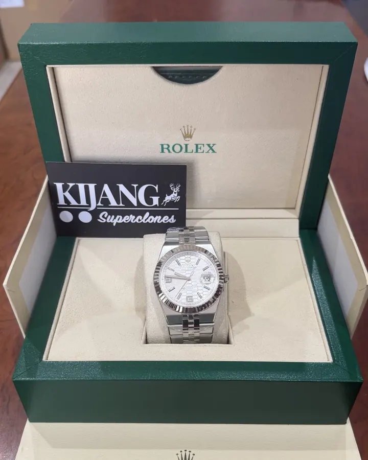 Land-Dweller White QC photo