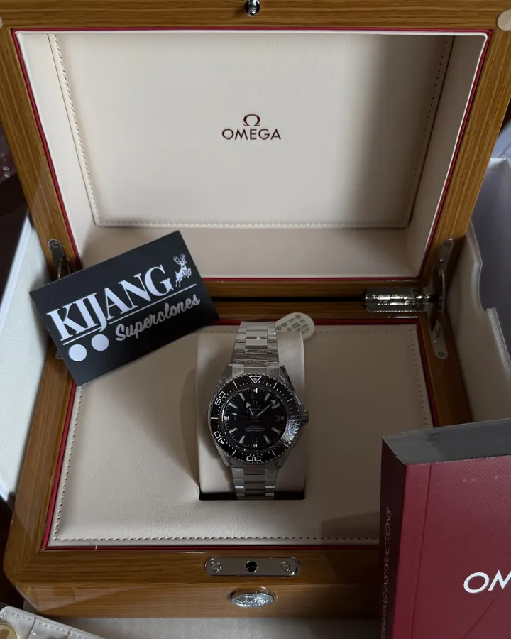Planet Ocean 600M Black QC photo