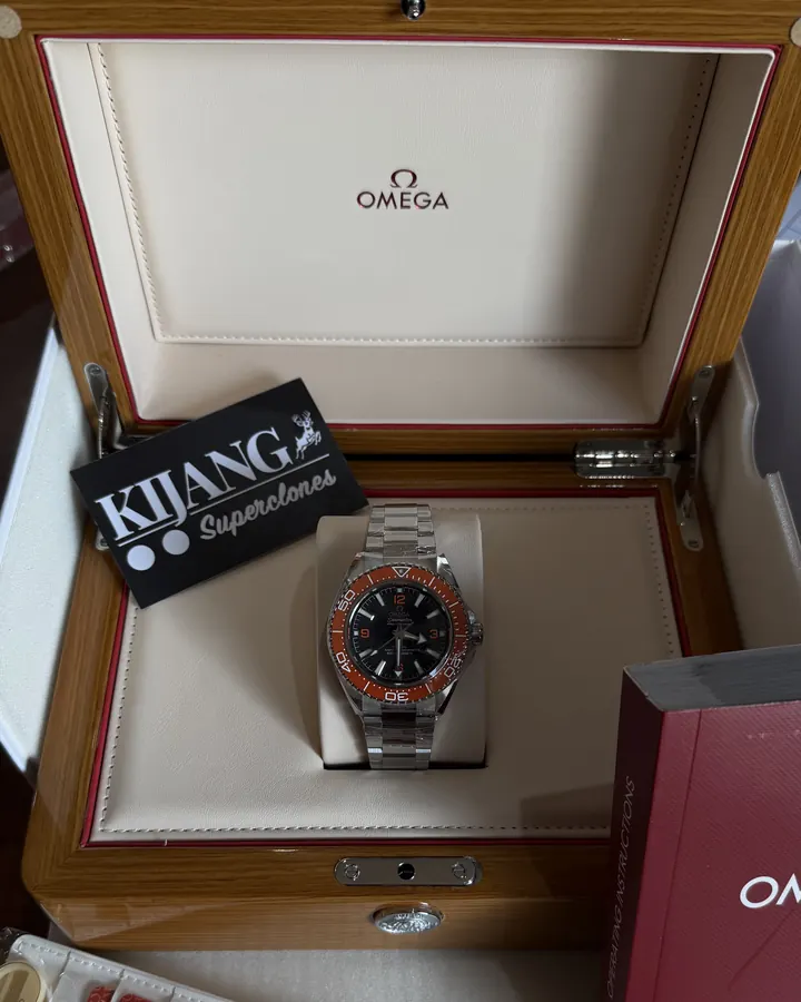 Planet Ocean 600M Orange QC photo